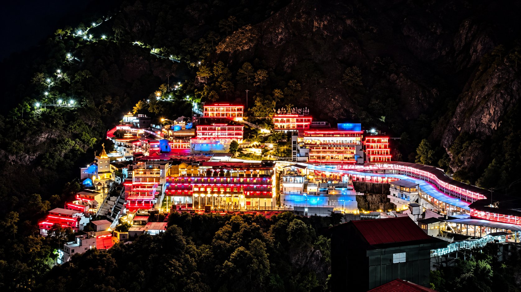 Navratri 2026: Sea of devotees at Mata Vaishno Devi Shrine on Day 1, Bhawan illuminated with colourful lights