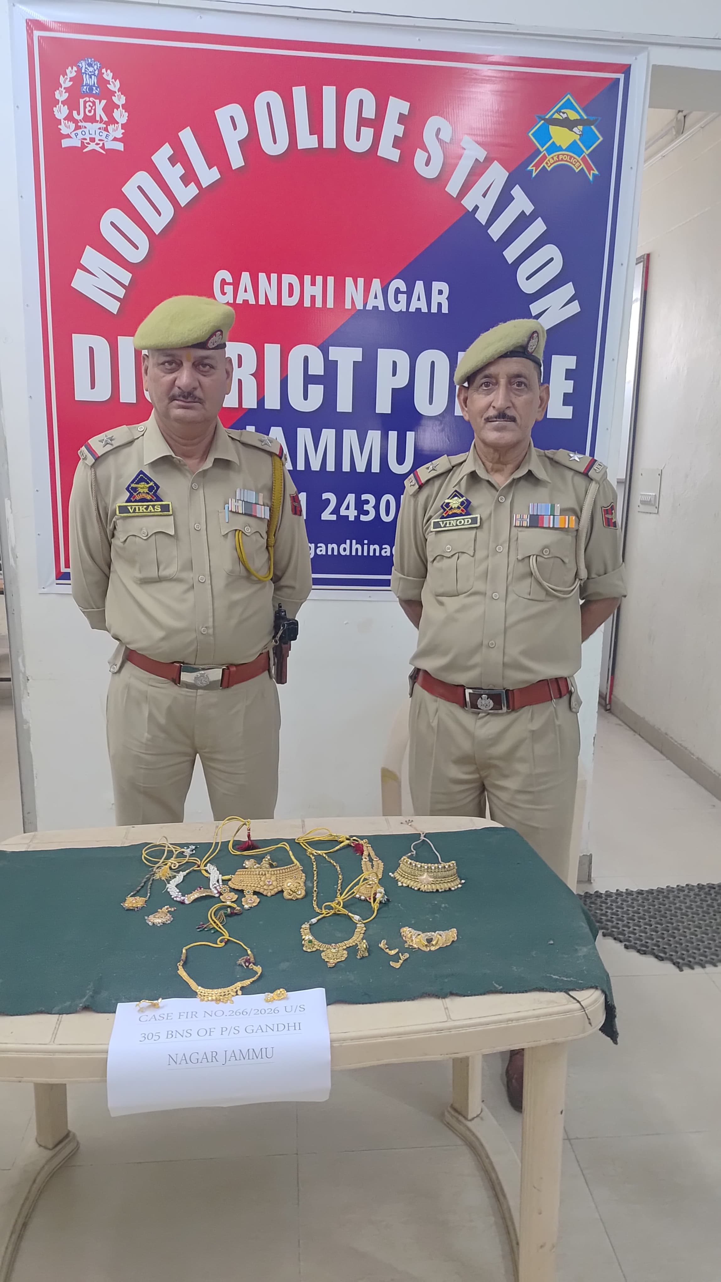 'Gandhi Nagar Police Recovers 300 Gram Gold Worth Rs 50 Lakh Stolen From Bank Locker'