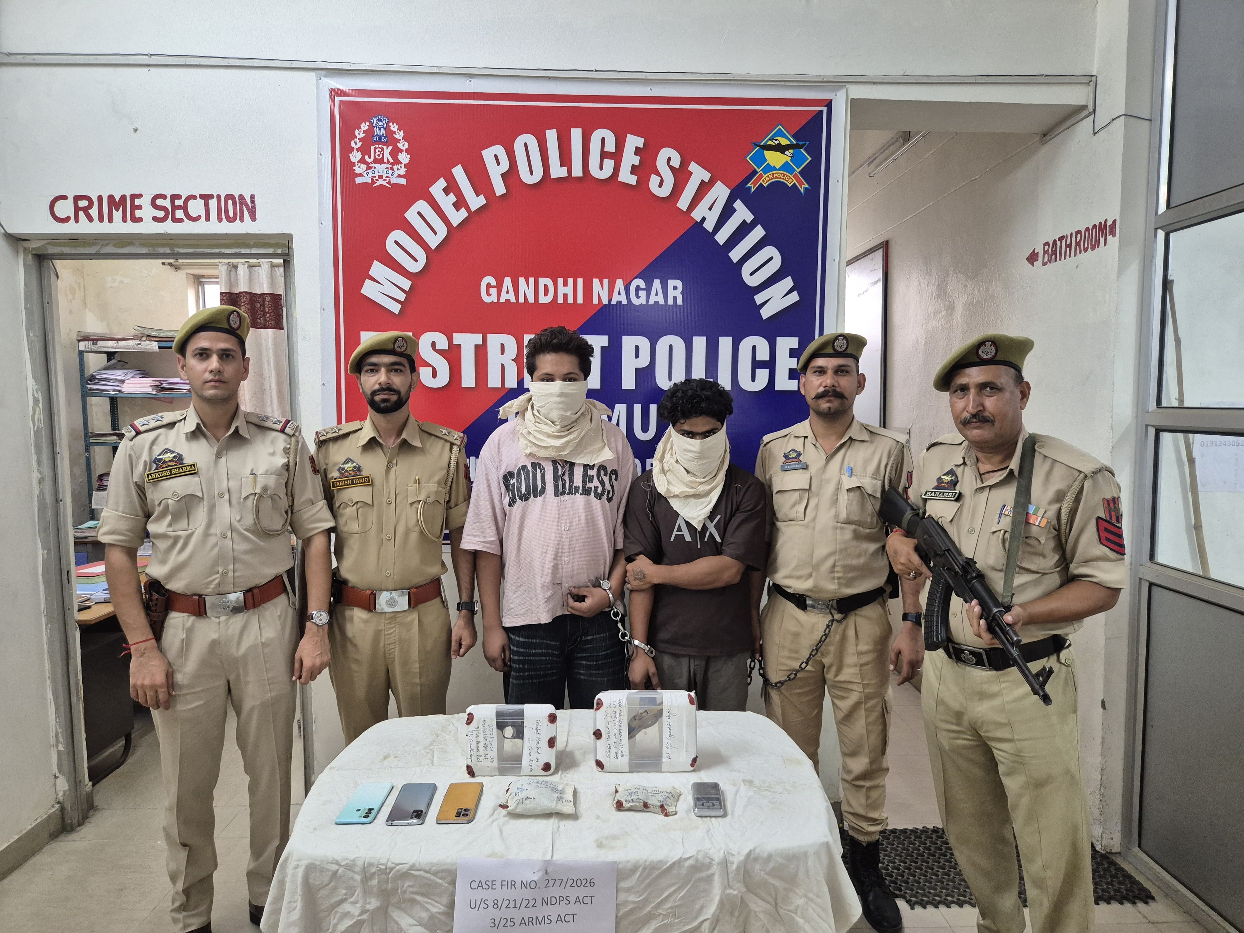 Jammu Police arrest two in Digiana for possessing heroin and illegal weapons