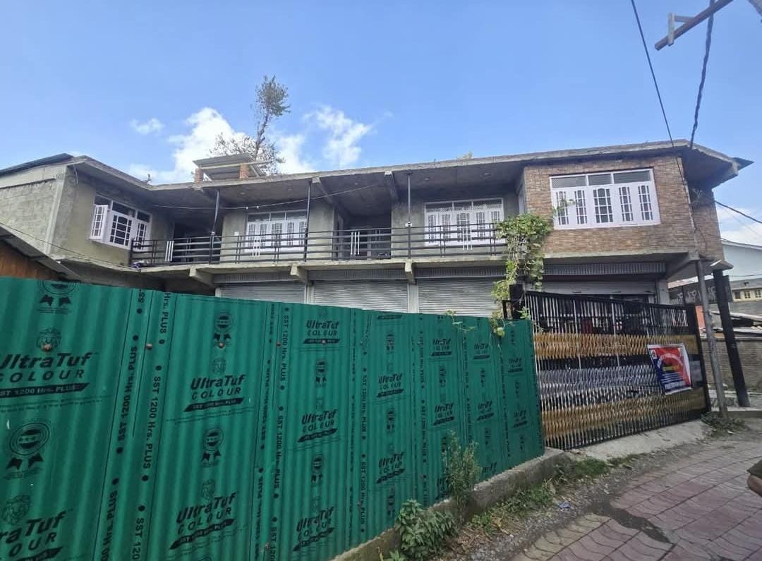 *Anantnag Police Attaches Double-Storey Shopping Complex Worth ₹1.30 Crore Under NDPS Act in Dooru*