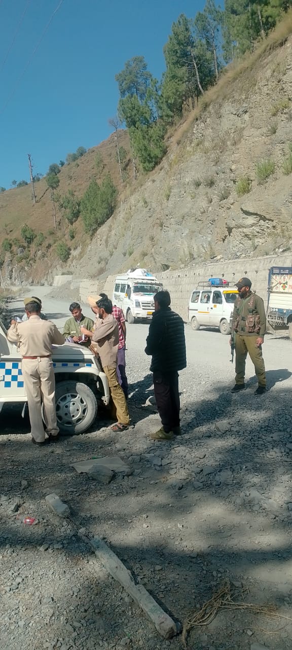 `Reasi Police Crackdown On Old, Unroadworthy Vehicles - 388 Challaned, 75 Seized In 5 Days`